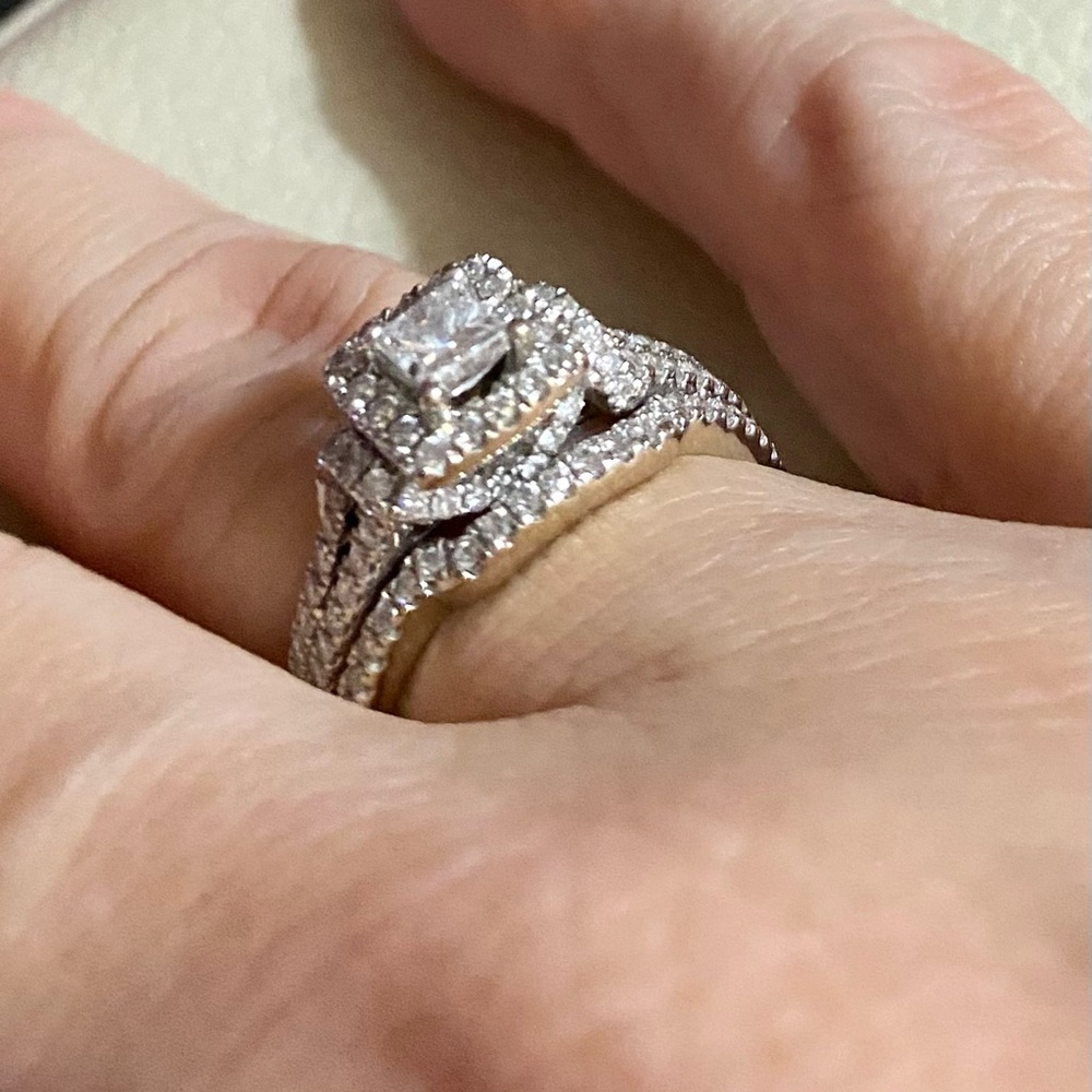 Princess cut 1/4 cr diamond ring with 14k white gold. Size 7.5.